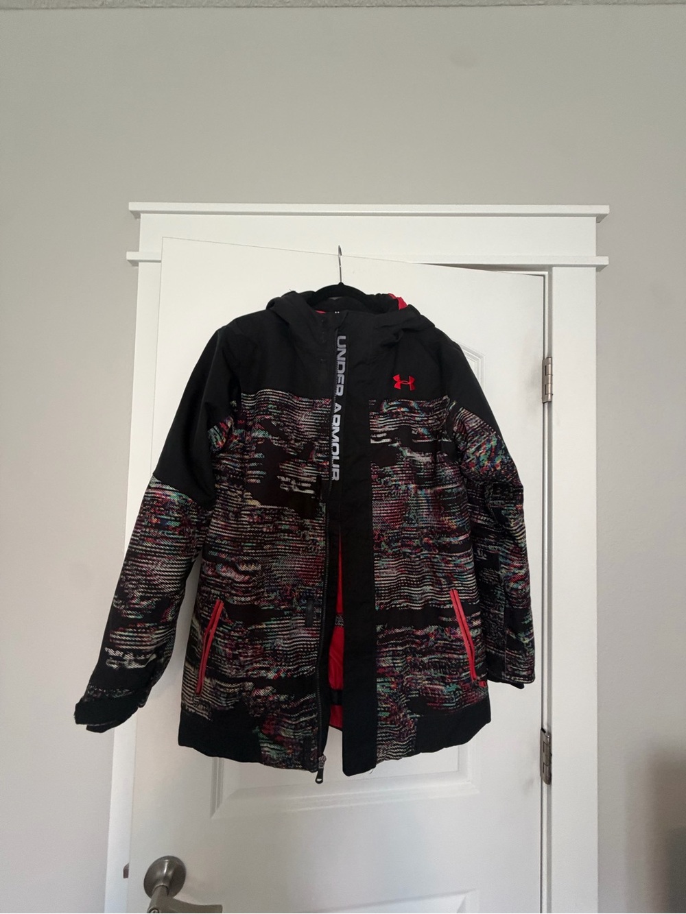 Under Armour boys youth x-large black Multi-Print Hooded Jacket